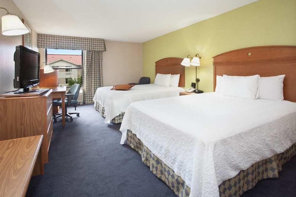 Baymont By Wyndham Thornton Hotel Exterior photo