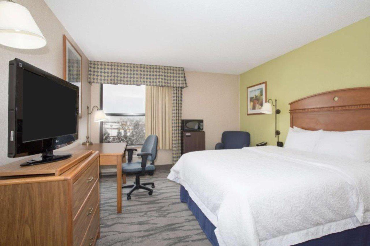 Baymont By Wyndham Thornton Hotel Exterior photo