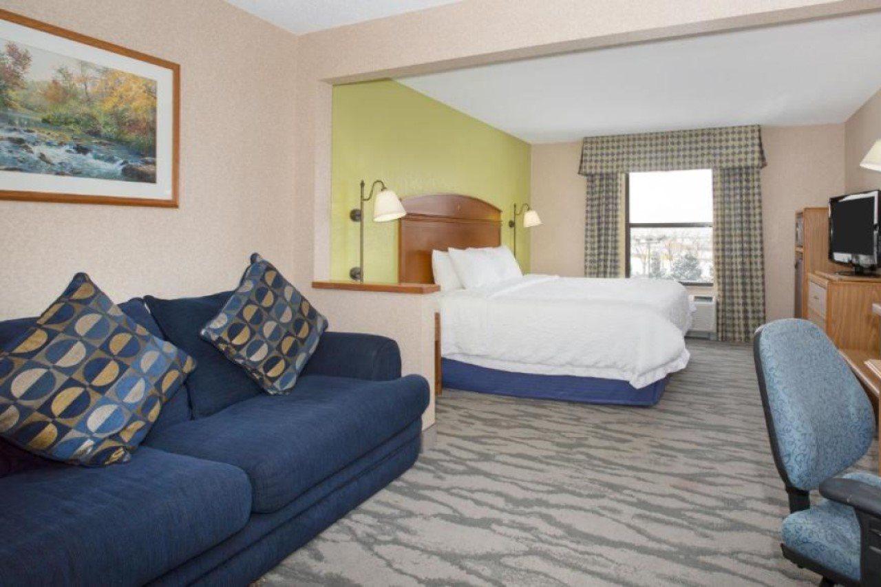 Baymont By Wyndham Thornton Hotel Exterior photo
