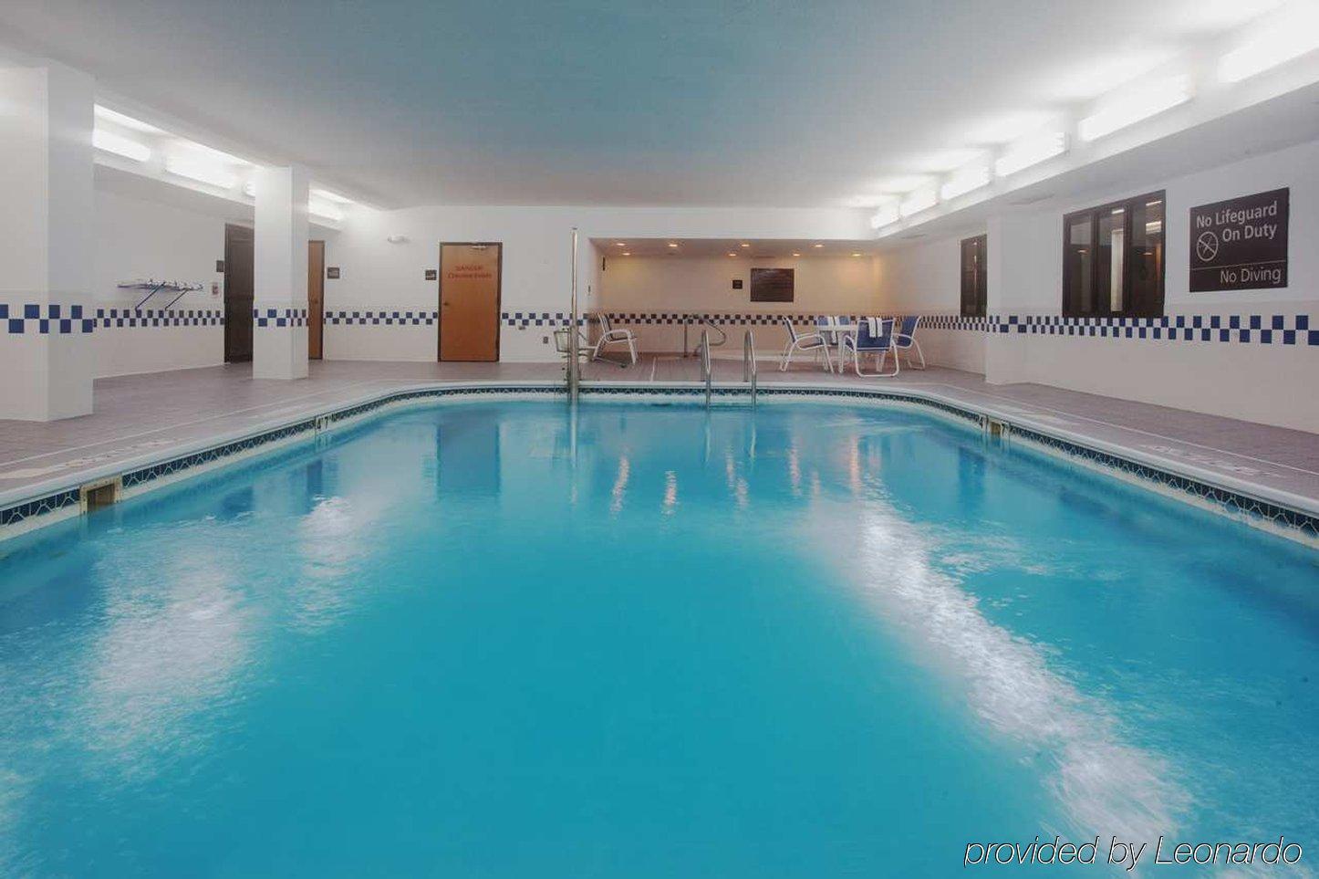 Baymont By Wyndham Thornton Hotel Exterior photo