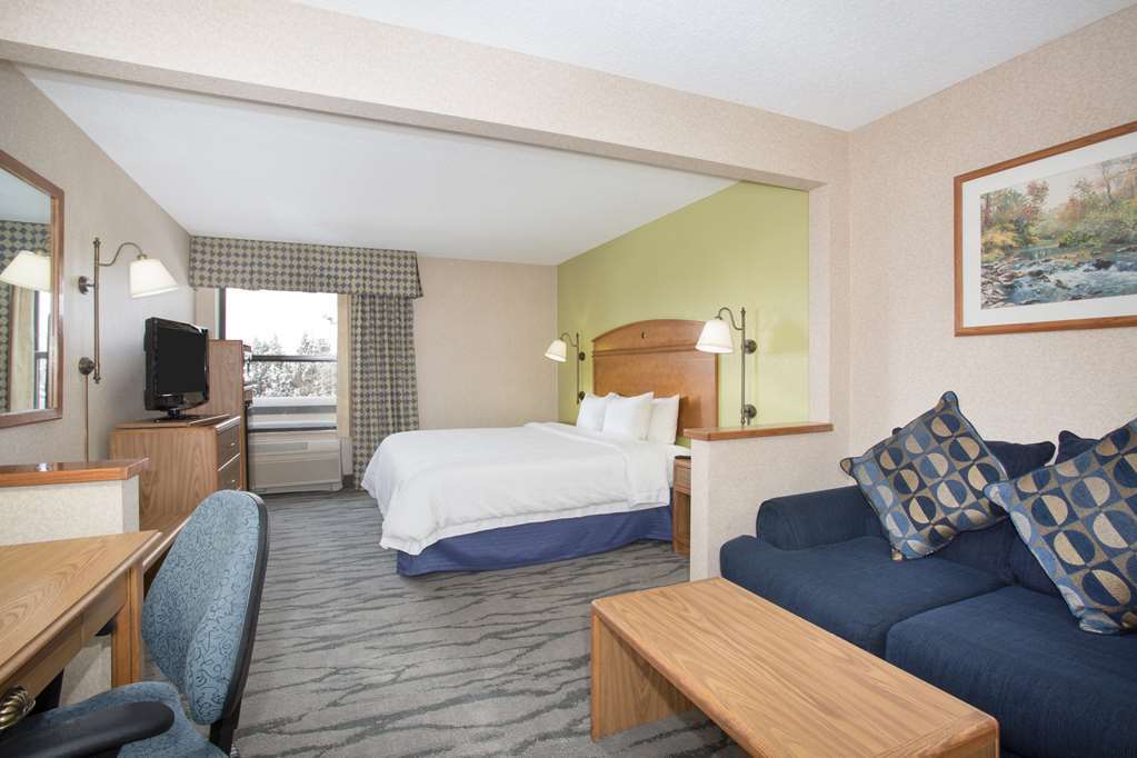 Baymont By Wyndham Thornton Hotel Room photo