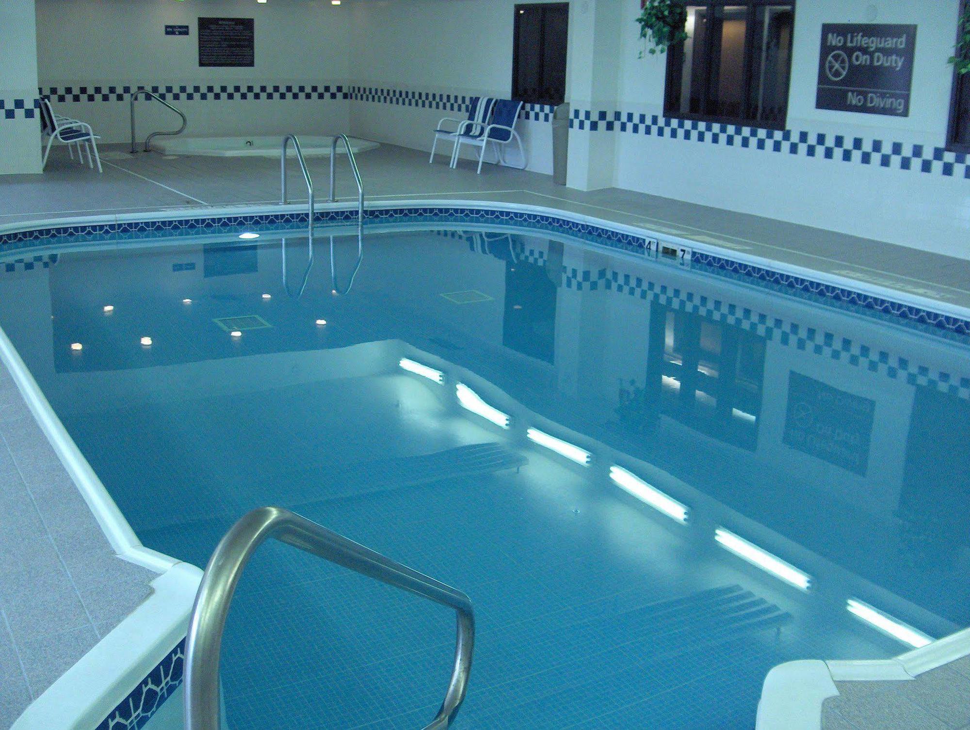 Baymont By Wyndham Thornton Hotel Facilities photo