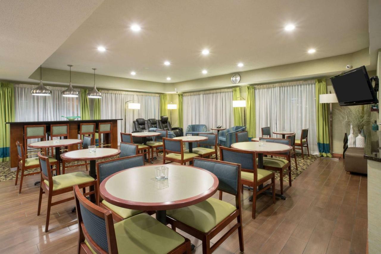 Baymont By Wyndham Thornton Hotel Exterior photo