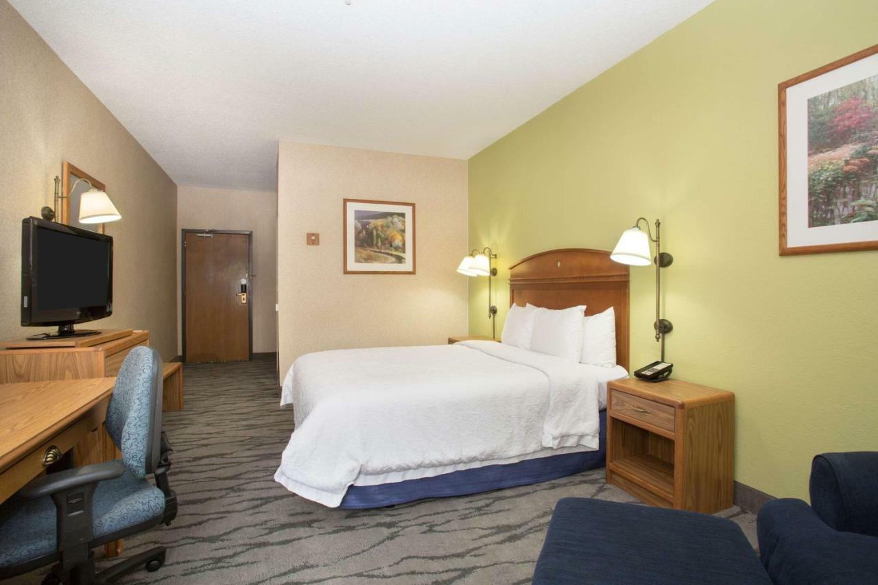 Baymont By Wyndham Thornton Hotel Exterior photo