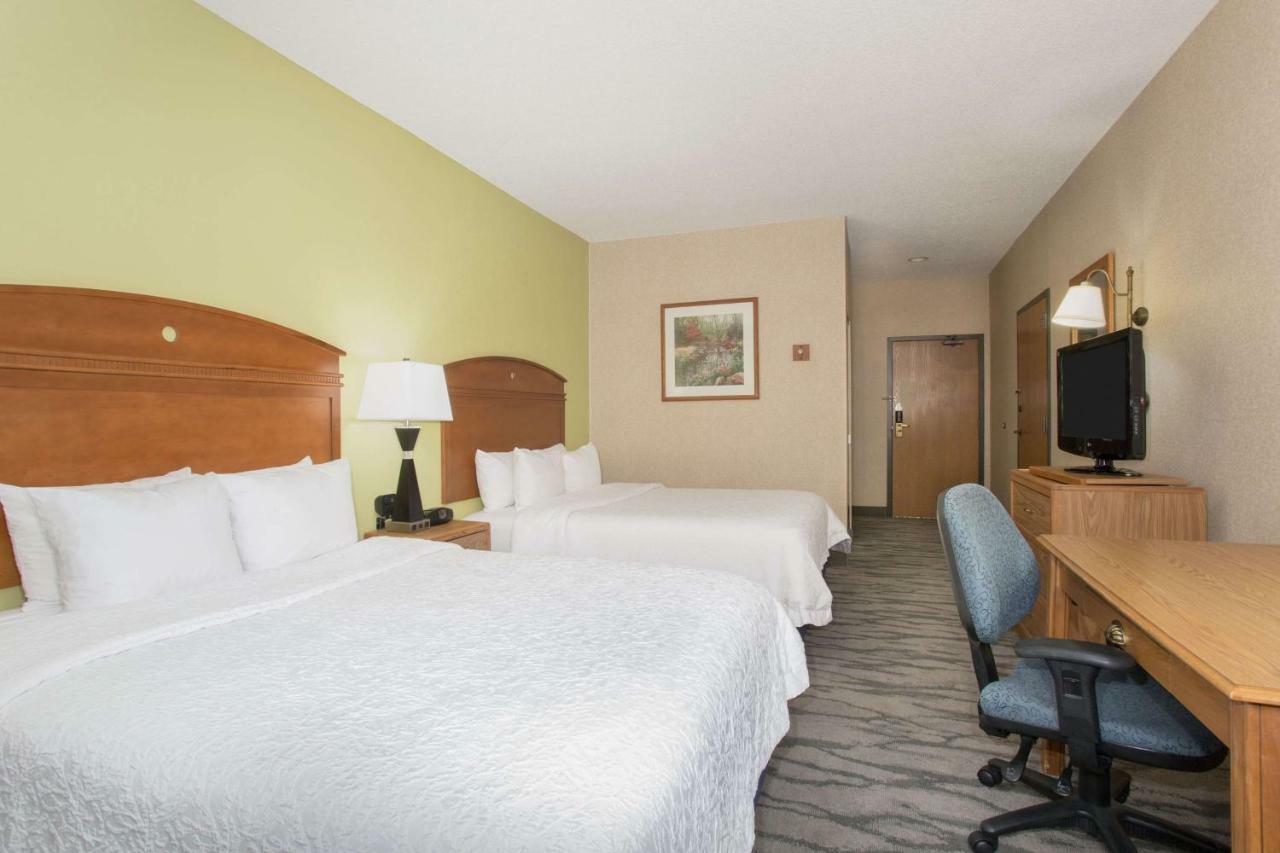 Baymont By Wyndham Thornton Hotel Exterior photo